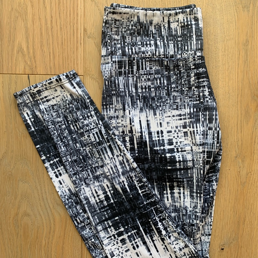 Black and White Patterned Onzie Leggings, Size S/M